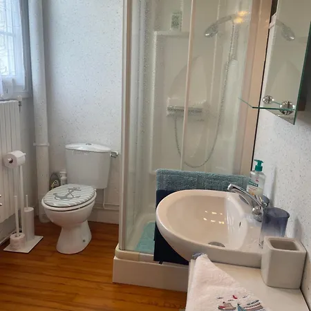 Casa vacanze Proche Et Petites Plages, Cour Privée Et Grand Jardin Clos - 2 à 5 Personness *