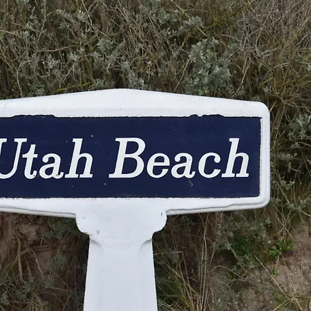 Proche Et Petites Plages, Cour Privée Et Grand Jardin Clos - 2 à 5 Personness Réville