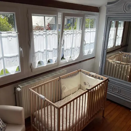 Proche De La Mer, Cour Et Grand Jardin Clos, 2 A 6 Personnes (adults Only) Holiday home Reville