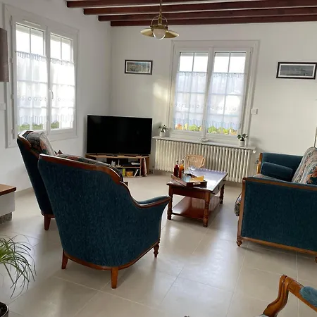 Proche De La Mer, Cour Et Grand Jardin Clos, 2 A 6 Personnes (adults Only) * Reville