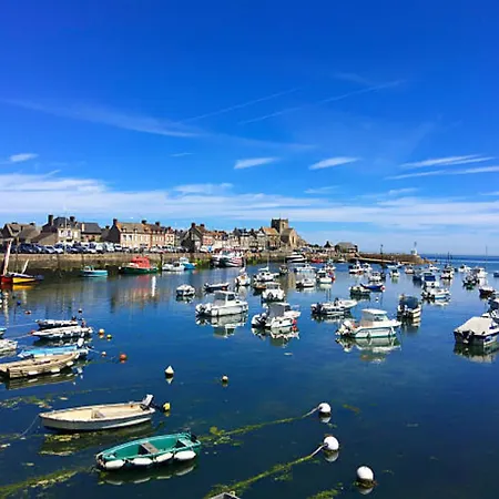 Proche De La Mer, Cour Et Grand Jardin Clos, 2 A 6 Personnes (adults Only) Reville