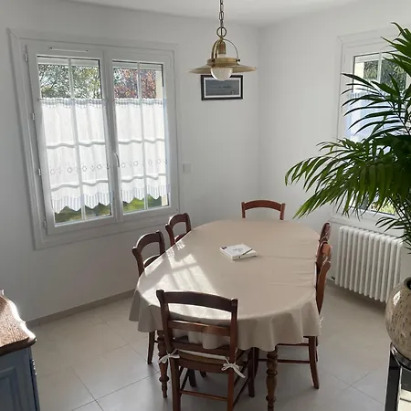 Proche Mer, Cour Privee Et Grand Jardin Clos - 2 A 5 Personnes (adults Only) *