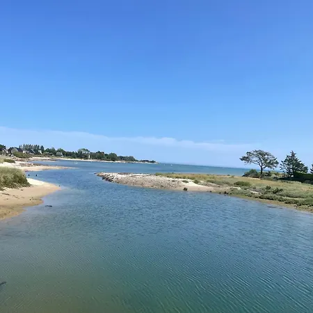 Casa vacanze Proche Et Petites Plages, Cour Privée Et Grand Jardin Clos - 2 à 5 Personness
