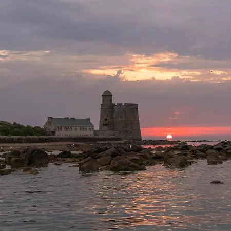 Prázdninový dům Proche Mer, Cour Privee Et Grand Jardin Clos - 2 A 5 Personnes (adults Only)