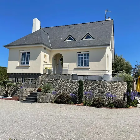 Proche Et Petites Plages, Cour Privée Et Grand Jardin Clos - 2 à 5 Personness