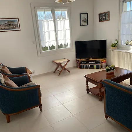 Proche Mer, Cour Privee Et Grand Jardin Clos - 2 A 5 Personnes (adults Only) *