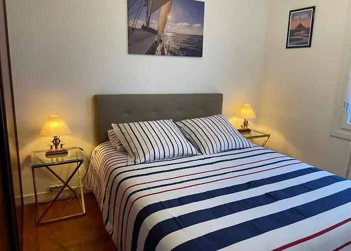 Proche Mer, Cour Privee Et Grand Jardin Clos - 2 A 5 Personnes (adults Only) * Réville