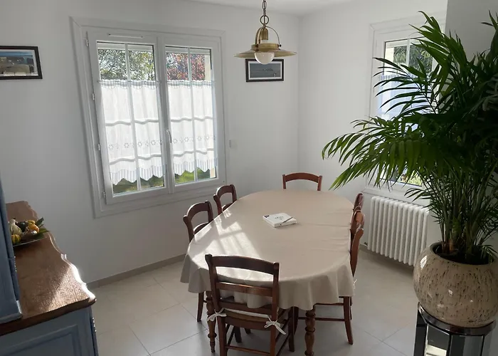 Proche Mer, Cour Privee Et Grand Jardin Clos - 2 A 5 Personnes (adults Only) *