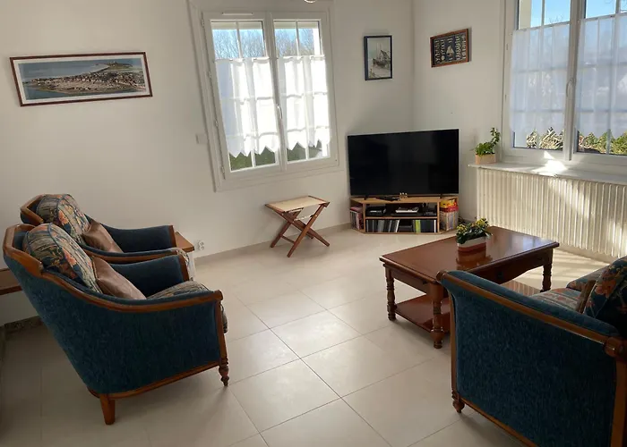 Proche Mer, Cour Privee Et Grand Jardin Clos - 2 A 5 Personnes (adults Only) *